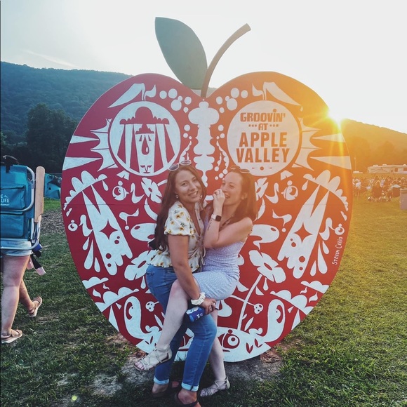 Meet your Posher, Monique - Picture 2 of 5